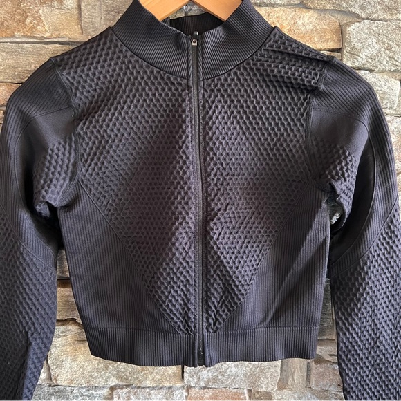 Zara Technical Cropped Long Sleeve Zip Top - Picture 10 of 14